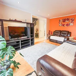 Spacious House Near Downtown Mtl Holiday home