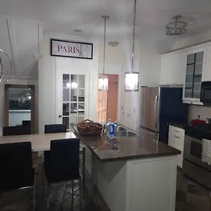 https://signature-townhouse-2br-for-corporate-stays-ru.vancouver-hotels-bc.net
